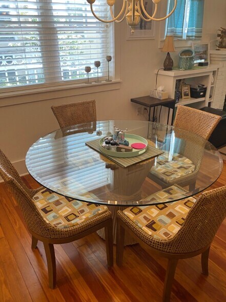 Building Photo - 431 E 9th Ave