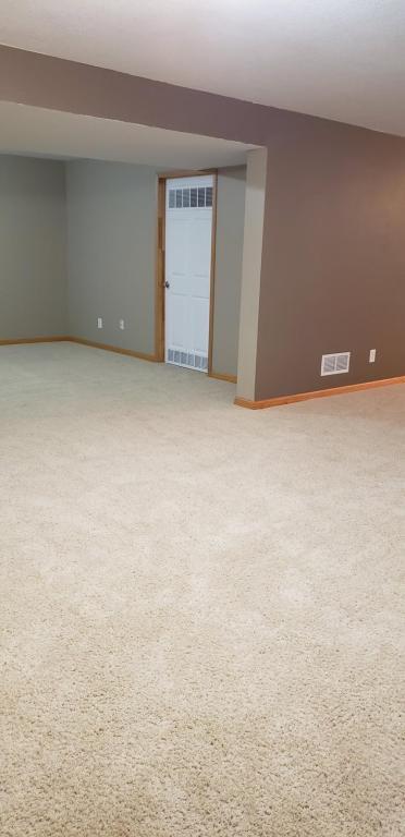 Building Photo - 405 Highland Ridge Dr