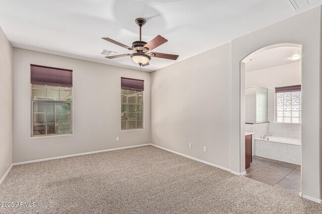 Building Photo - 3079 E Ridgewood Ln