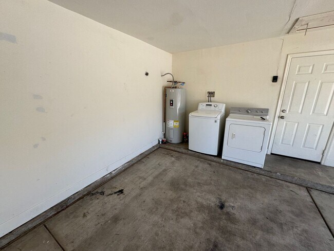 Building Photo - 768 E Stottler Pl