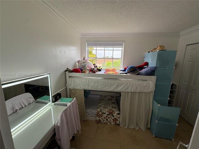 Building Photo - 9731 Fontainebleau Blvd