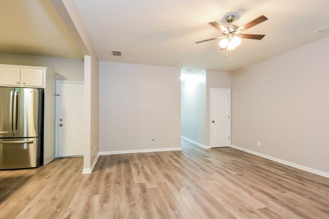 Building Photo - 131 Bethany Manor Dr