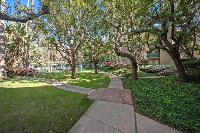Building Photo - 412 N Bellflower Blvd