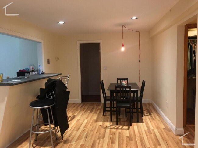 Building Photo - No Brokers Fee Convenient Brookline Location.Eat-in Kitchen, Laundry on a Site