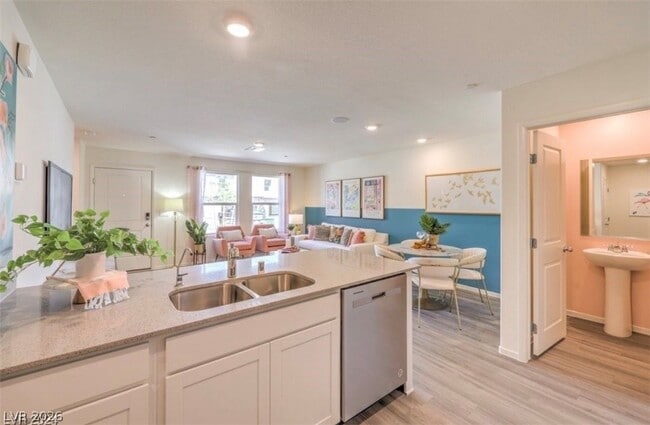 Building Photo - 4980 Apple Mesa Ave