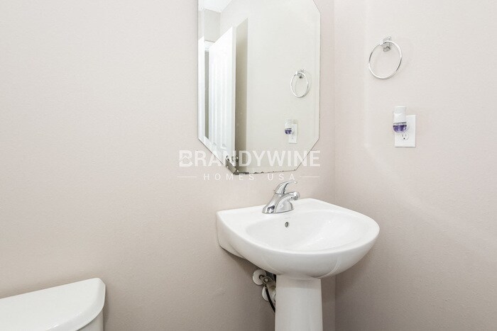 Building Photo - 1713 Eastway Dr