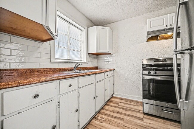 Building Photo - Beautiful 2 Bedroom 1 Bathroom in Kansas City!