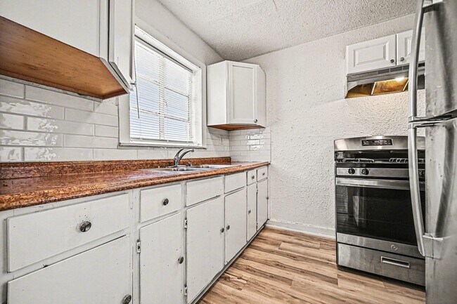 Building Photo - Beautiful 2 Bedroom 1 Bathroom in Kansas City!