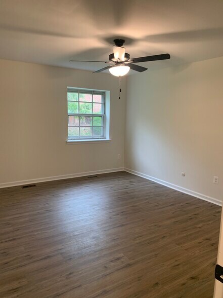 Building Photo - 156 Drummers Ln