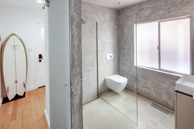 Building Photo - 1564 Cabrillo Ave