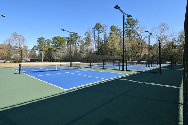 Building Photo - 26 Yewleaf Rd