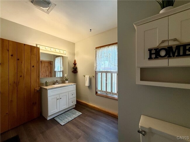 Building Photo - 37 White St