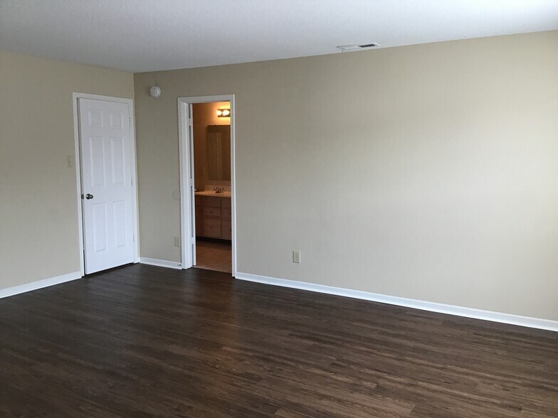 Building Photo - 12645 Republic Dr