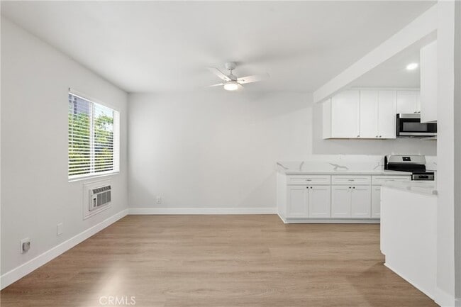 Building Photo - 374 Miraleste Dr