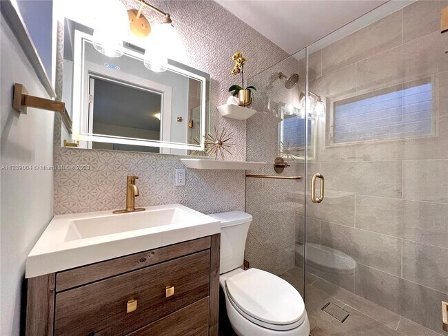 Building Photo - 411 NE 88th St