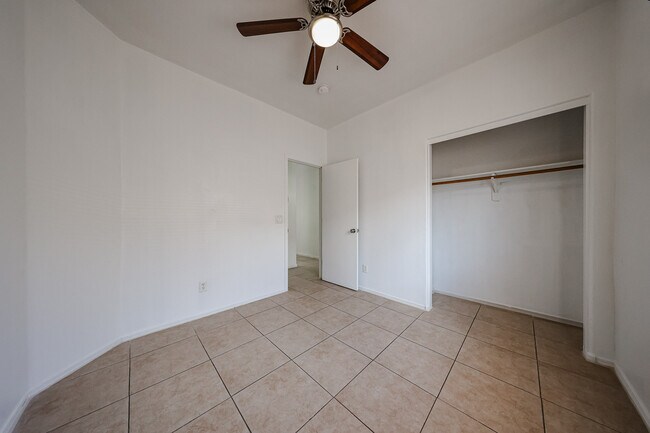 Building Photo - 619 N 70th Ave