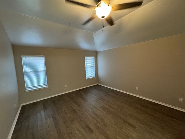 Building Photo - Charming 3 bedroom home with storm shelter in Norman! No carpet and a large pantry!