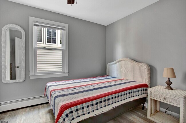 Building Photo - 13 N Victoria Ave