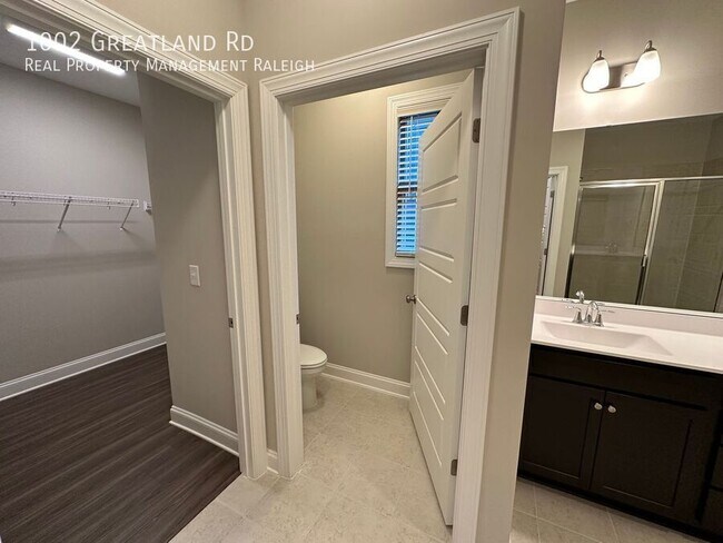 Building Photo - 1002 Greatland Rd