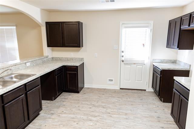 Building Photo - 1607 Dove Cir