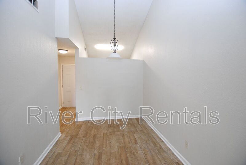 Building Photo - 2443 N Seabury Pl