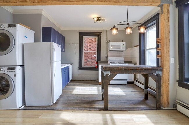 Building Photo - 388 Baldwin Ave