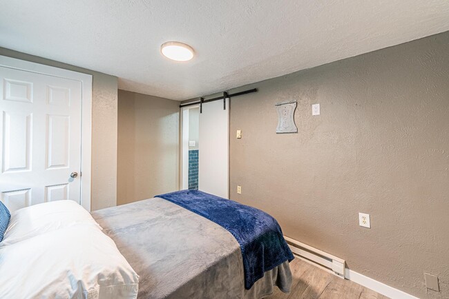 Building Photo - 704 Pacific Ave SW