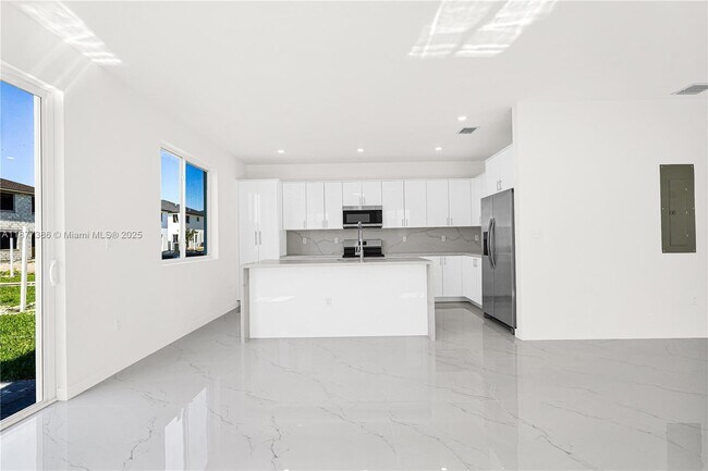 Building Photo - 22505 SW 125th Ave