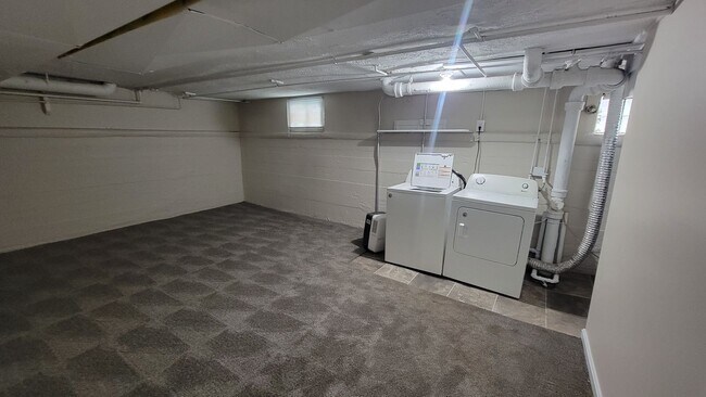 Building Photo - 6 Eutropia Ct