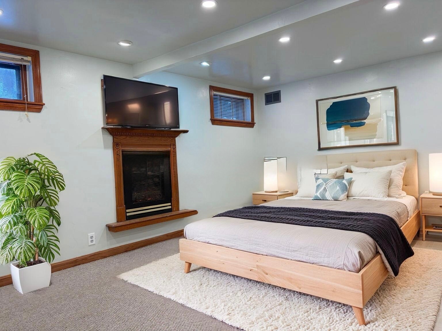 Building Photo - 1044 Broadway