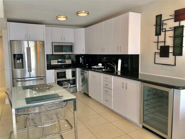 Building Photo - 401 Ocean Dr