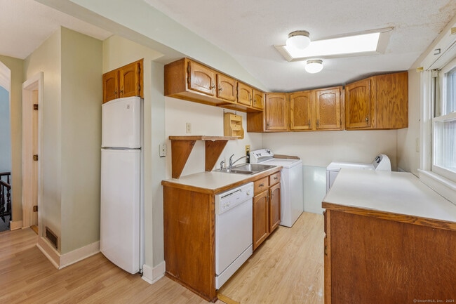 Building Photo - 34 Spring St