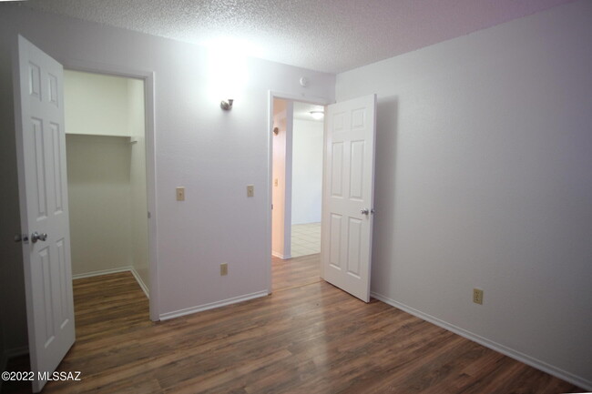 Building Photo - 6625 E Golf Links Rd