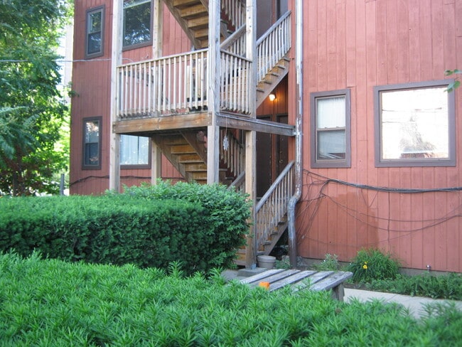 Building Photo - 5118 N Kenmore Ave