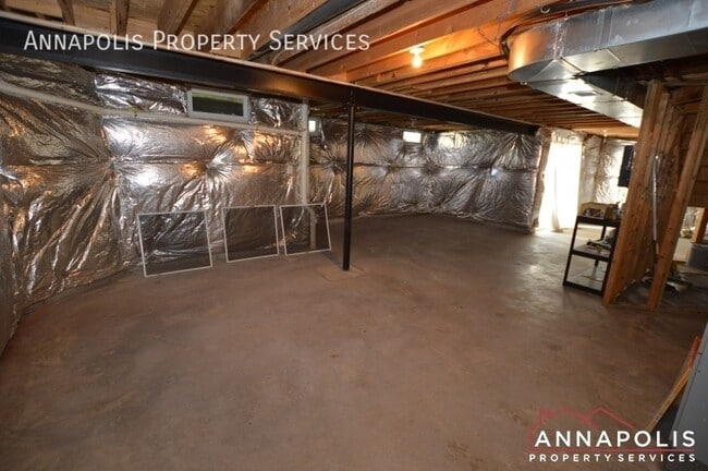 Building Photo - 122 Farmbrook Ln