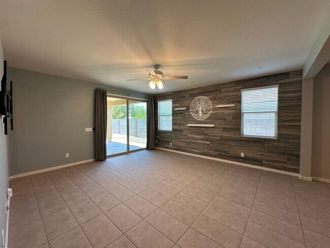 Building Photo - Single Level Home with Split Floor Plan, D...