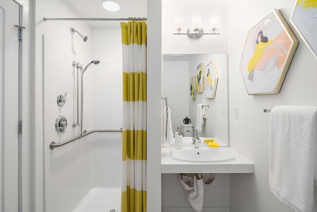 Building Photo - 2Bd/1.75Ba Seattle Condo