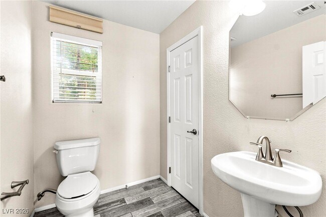 Building Photo - 713 Tall Arrow Ave