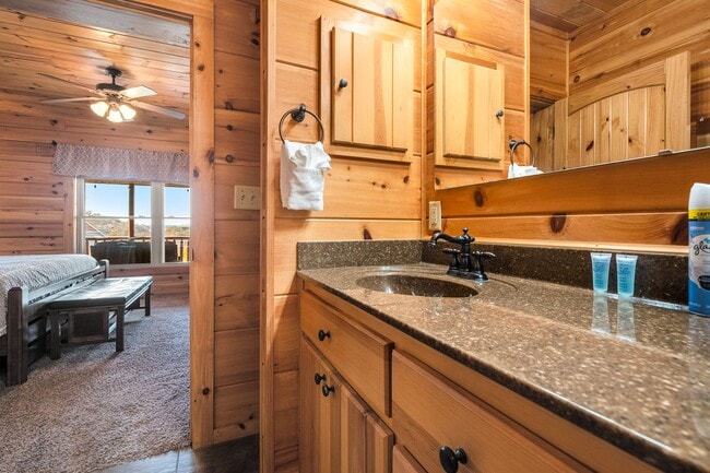 Building Photo - Sevierville 37876 - 3 bedroom, 3.5 Bath, 2486 sq. ft. Cabin and a 672 sq. ft. Studio above garage...