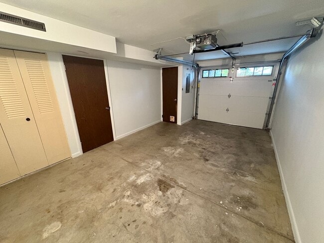 Building Photo - 2 bedroom 2 bath condo