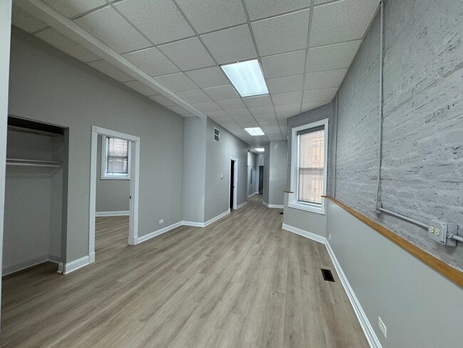 Building Photo - 3628 N Milwaukee Ave