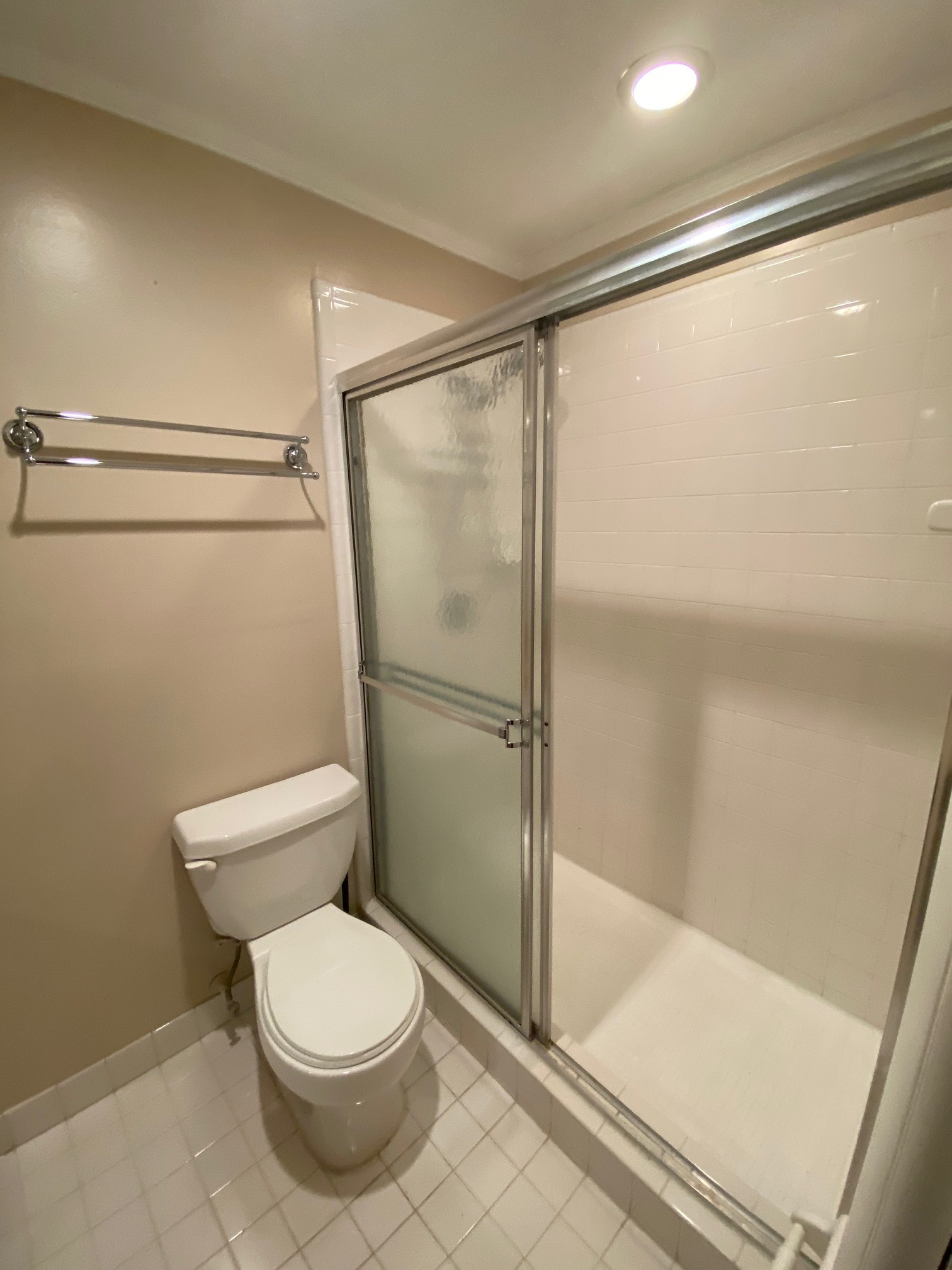 Shower - 3951 NE 18th Ave