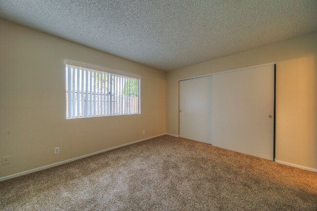 Building Photo - 41084 Beachwood Ave