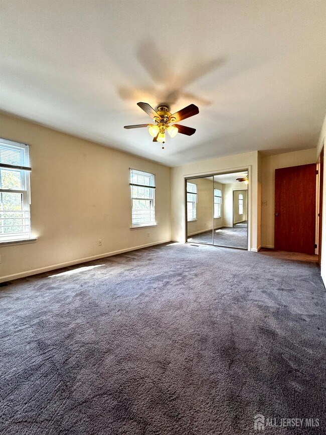 Building Photo - 2703 Deerfield Dr