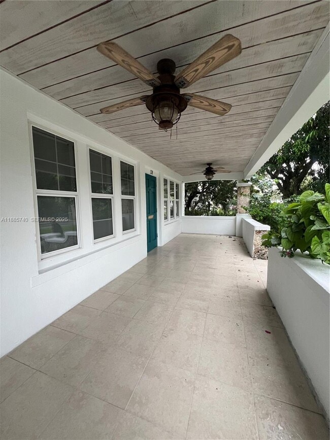 Building Photo - 130 SW 1st Ave