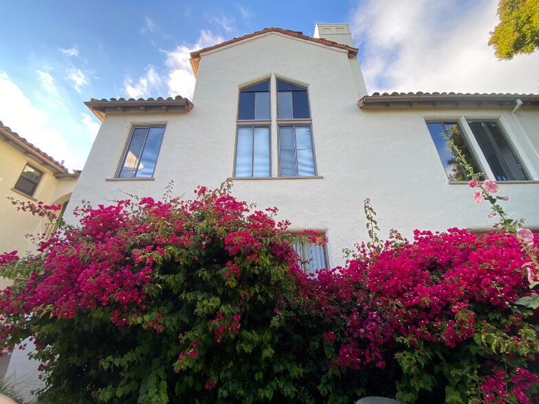 Primary Photo - 1701 Le Roy Ave