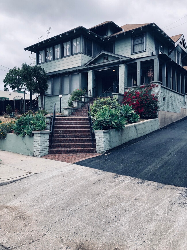 Building Photo - 937 N Benton Way