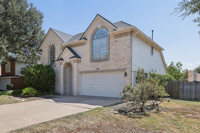 Building Photo - 15301 Ecorio Dr