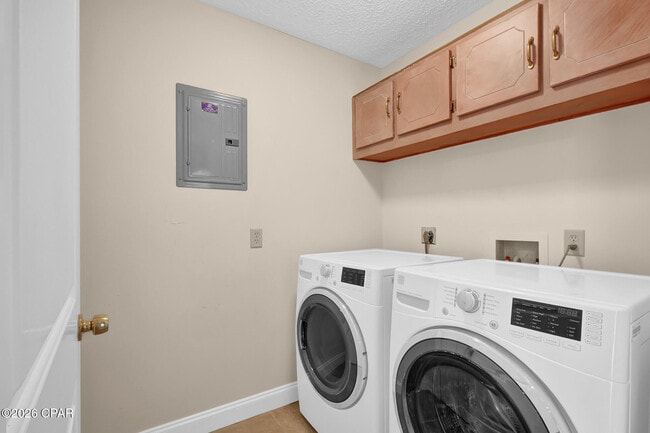 Building Photo - 1365 Capri Dr