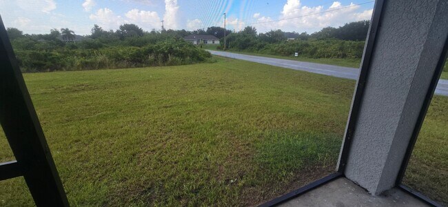 Building Photo - Great SW Location-Three Bedroom -two bath